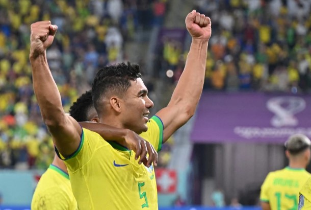 卡塞米罗的进球帮助巴西队晋级 16 强。